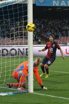 Tiro di Sculli, Reina lascia scorrere sul fondo. Ansa